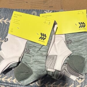 All in Motion Men's No-Show Socks - Green and White